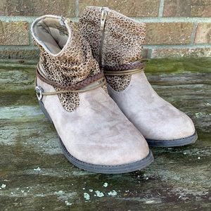 Maggie & Zoe Brown Heart Lace Booties size 5 UK